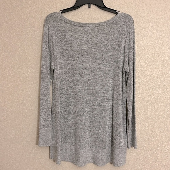 Women’s light gray long sleeve shirt size small. - Picture 4 of 5
